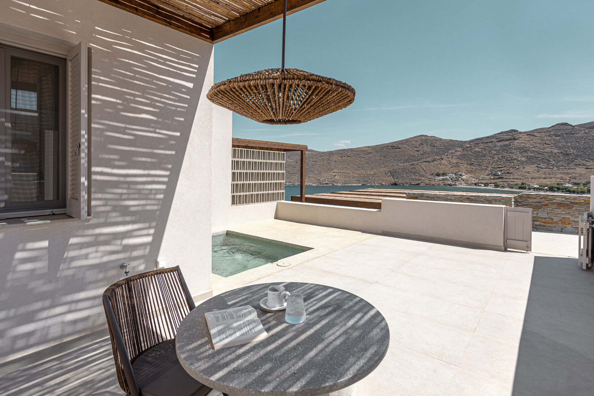 SUPERIOR SEA VIEW ROOMS WITH OUTDOOR JACUZZI